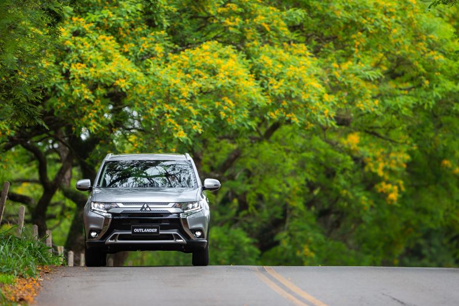  Mitsubishi Outlander HPE-S 2018 года  (LA) (фото 26 из 40)